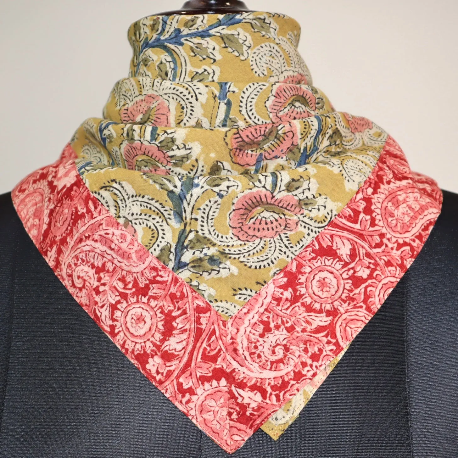 Regal Vine - Appliqué Border Bandana  (KK1489-22)