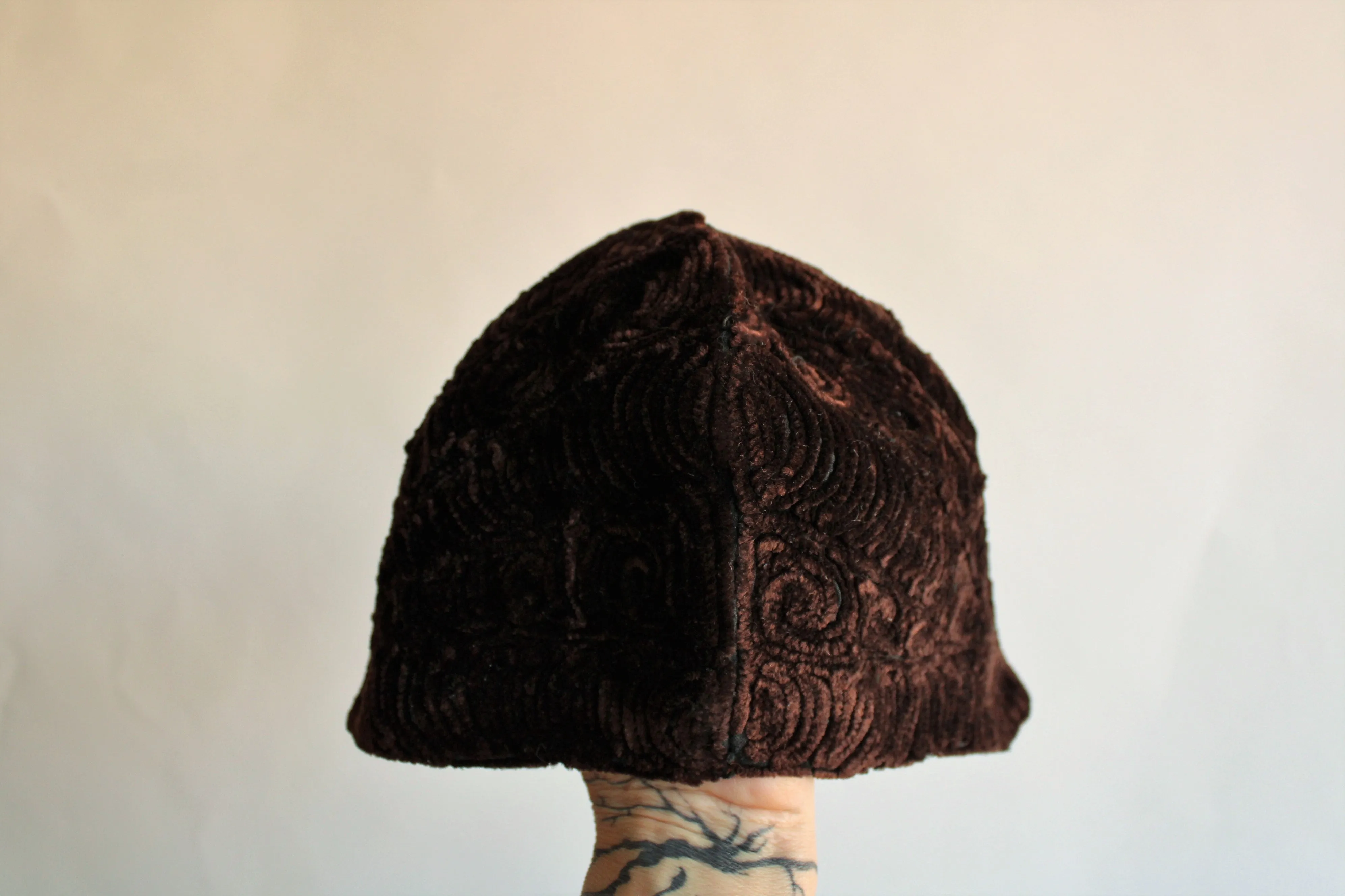 Vintage 1920s Brown Velvet Cloche Hat