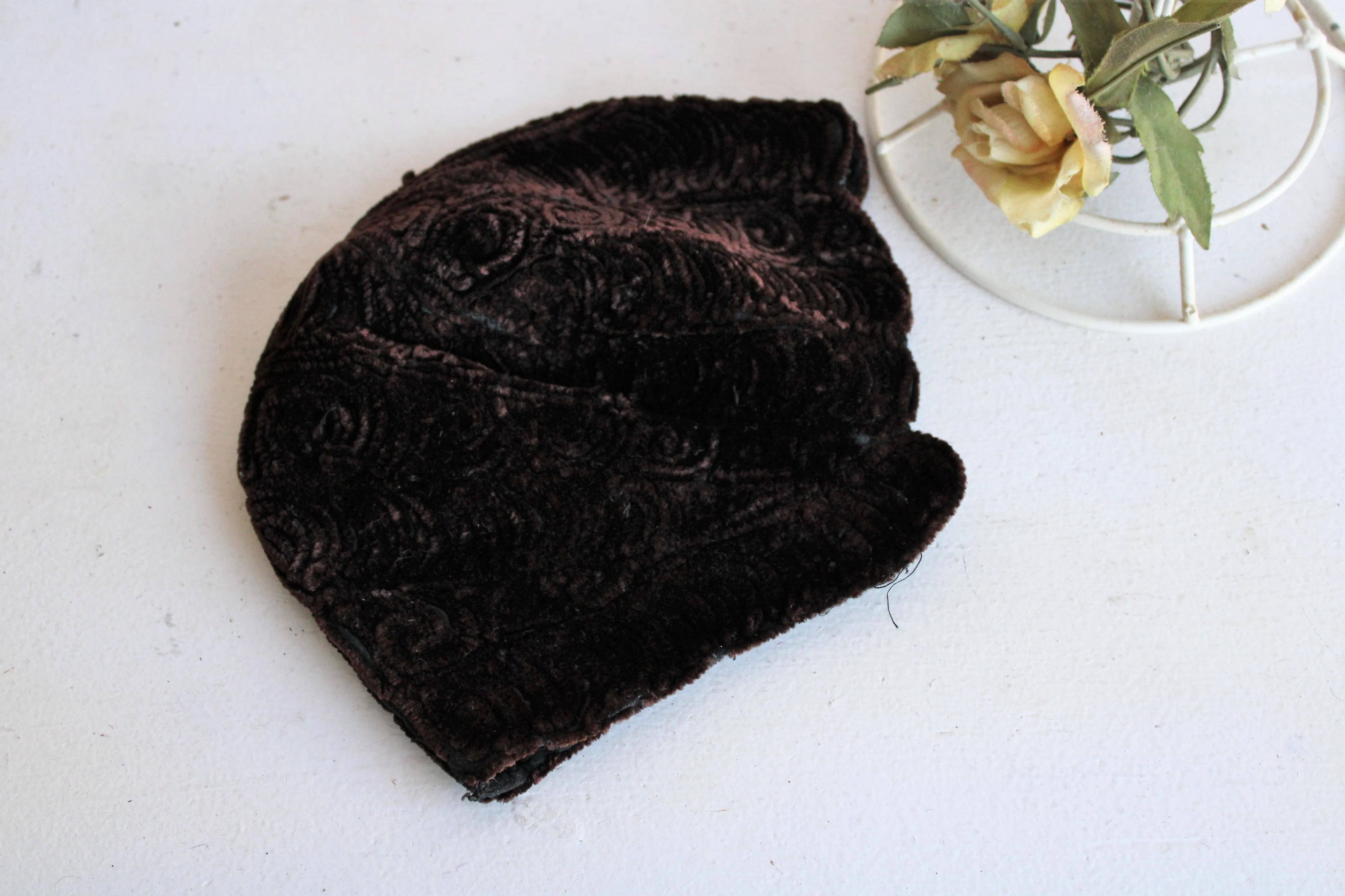 Vintage 1920s Brown Velvet Cloche Hat