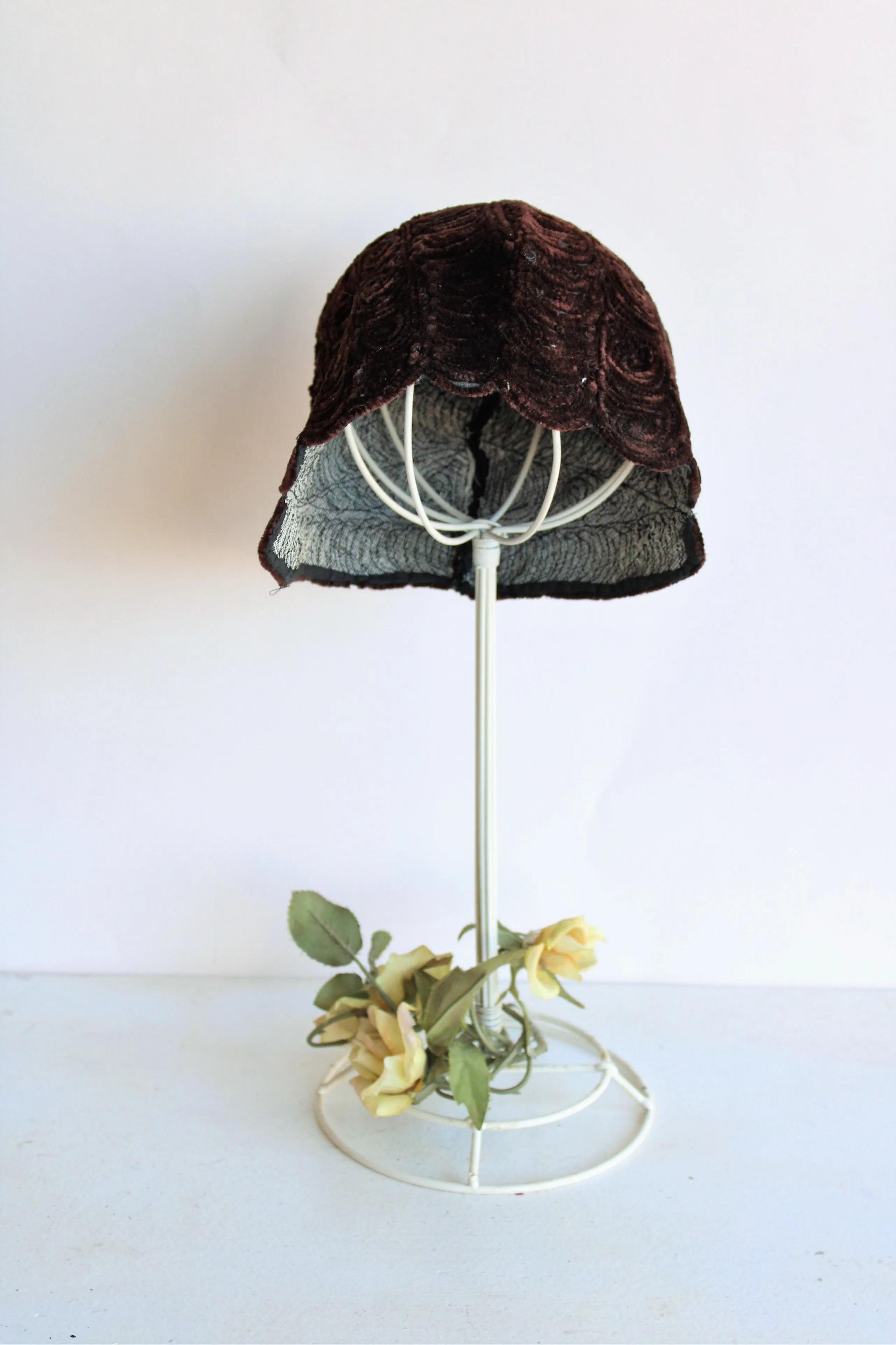 Vintage 1920s Brown Velvet Cloche Hat