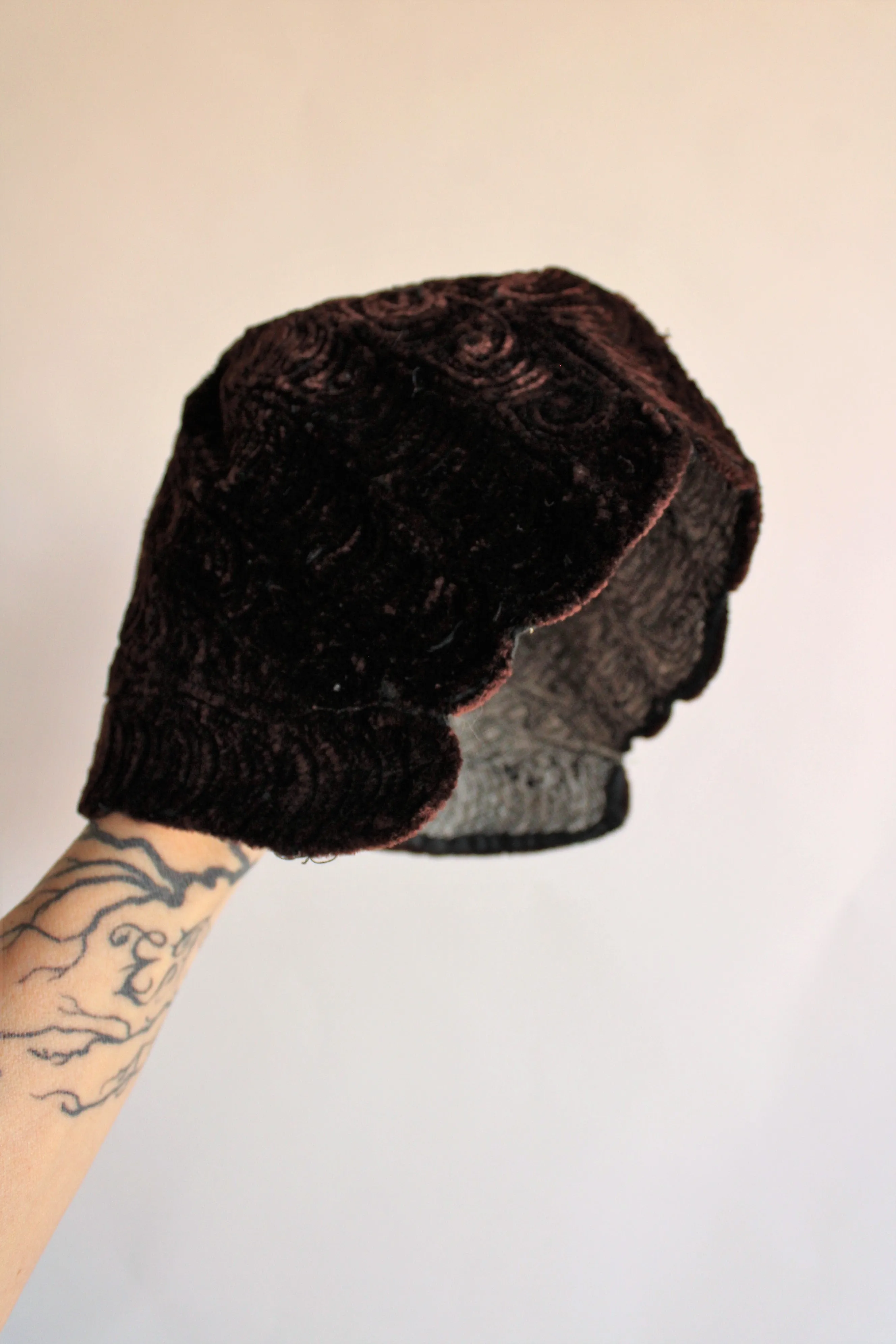 Vintage 1920s Brown Velvet Cloche Hat