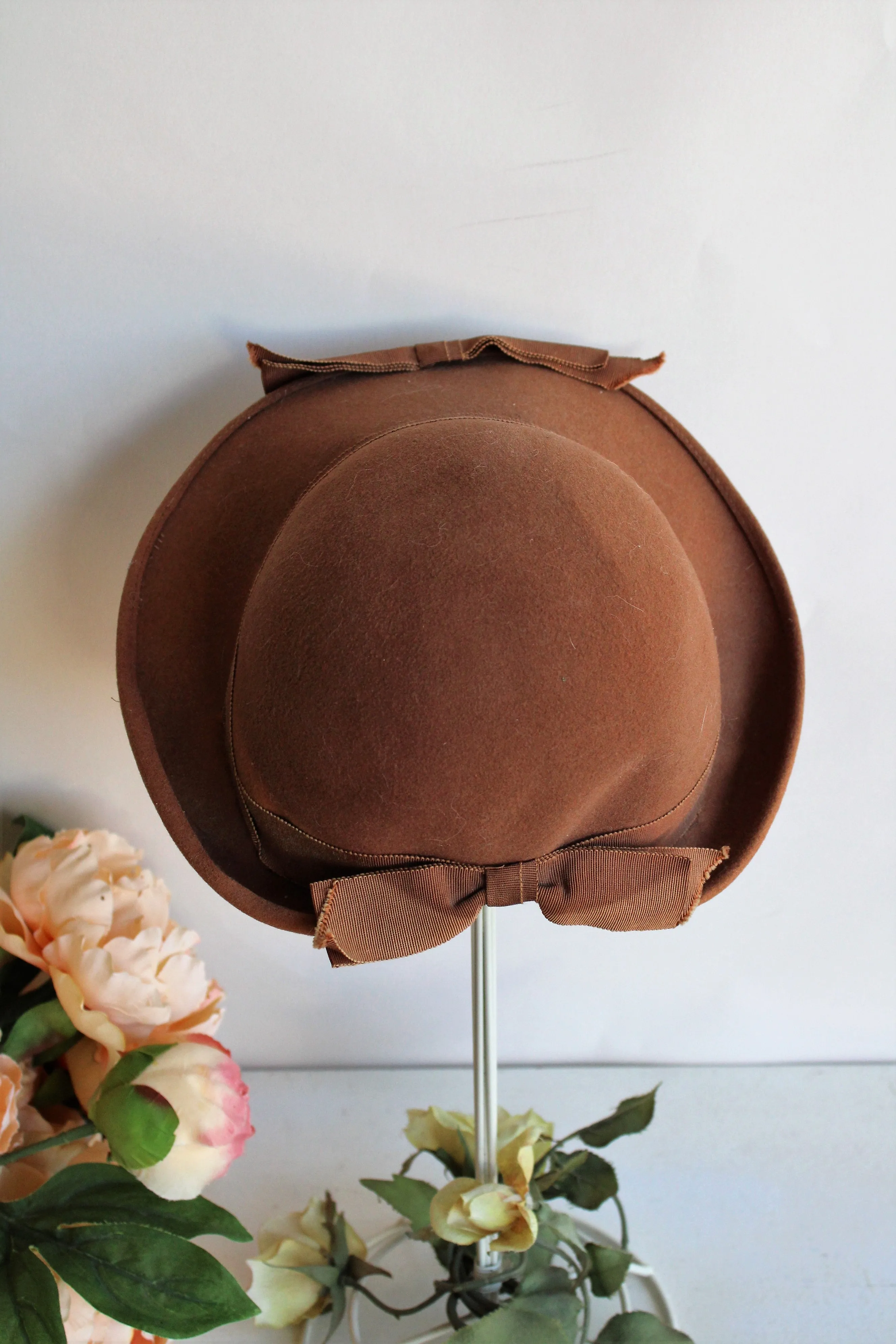 Vintage 1930s Brown Wool Felt Cloche by Merrimac