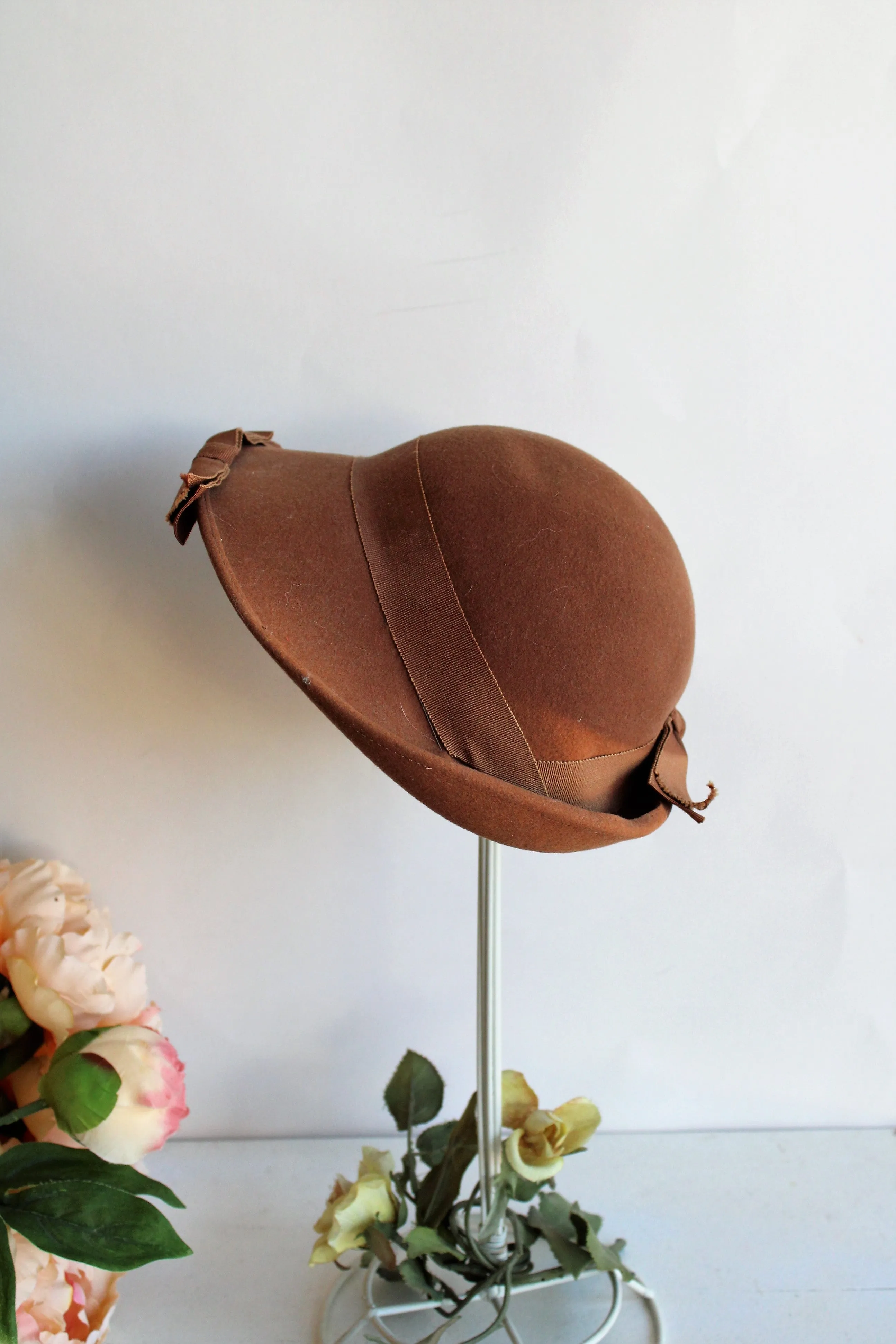 Vintage 1930s Brown Wool Felt Cloche by Merrimac