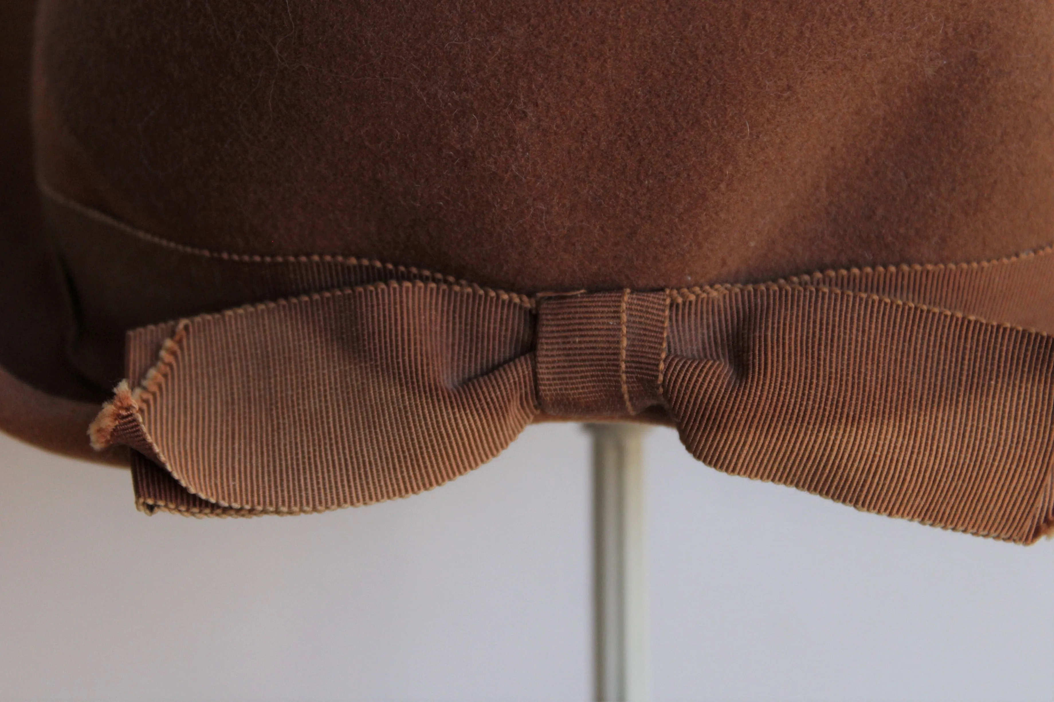 Vintage 1930s Brown Wool Felt Cloche by Merrimac