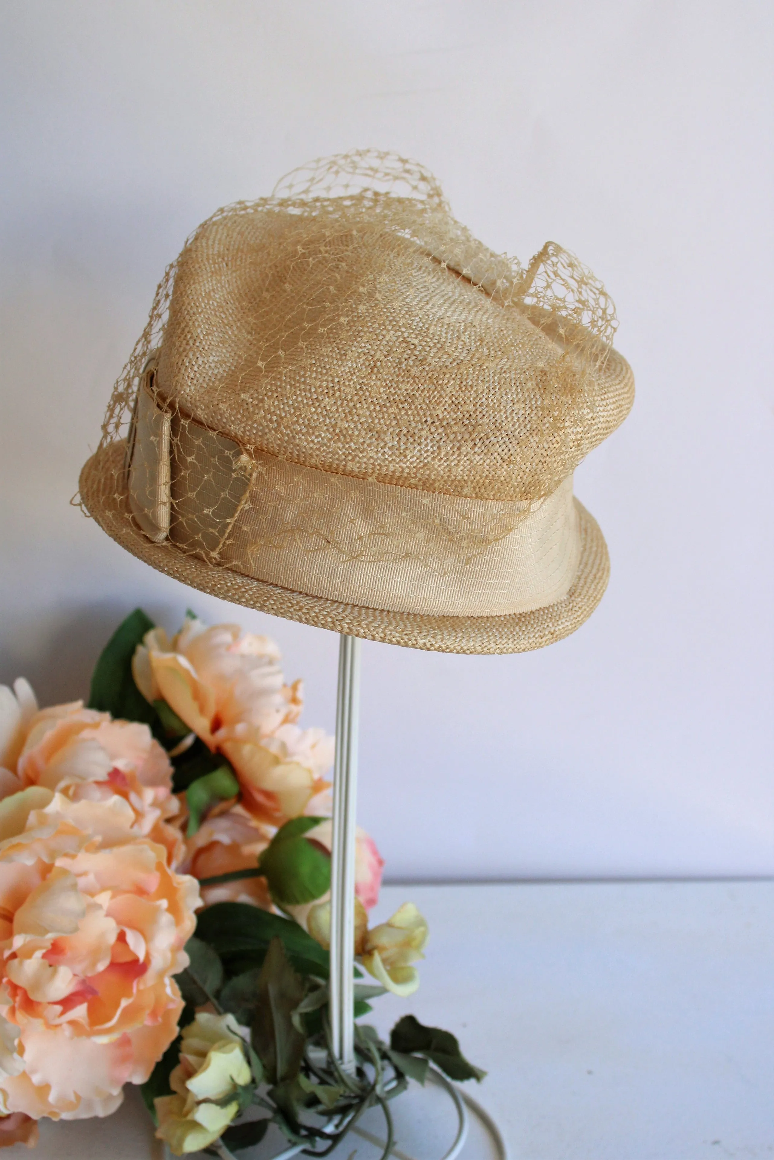 Vintage 1950s Straw Cloche Hat with Veil and Bow