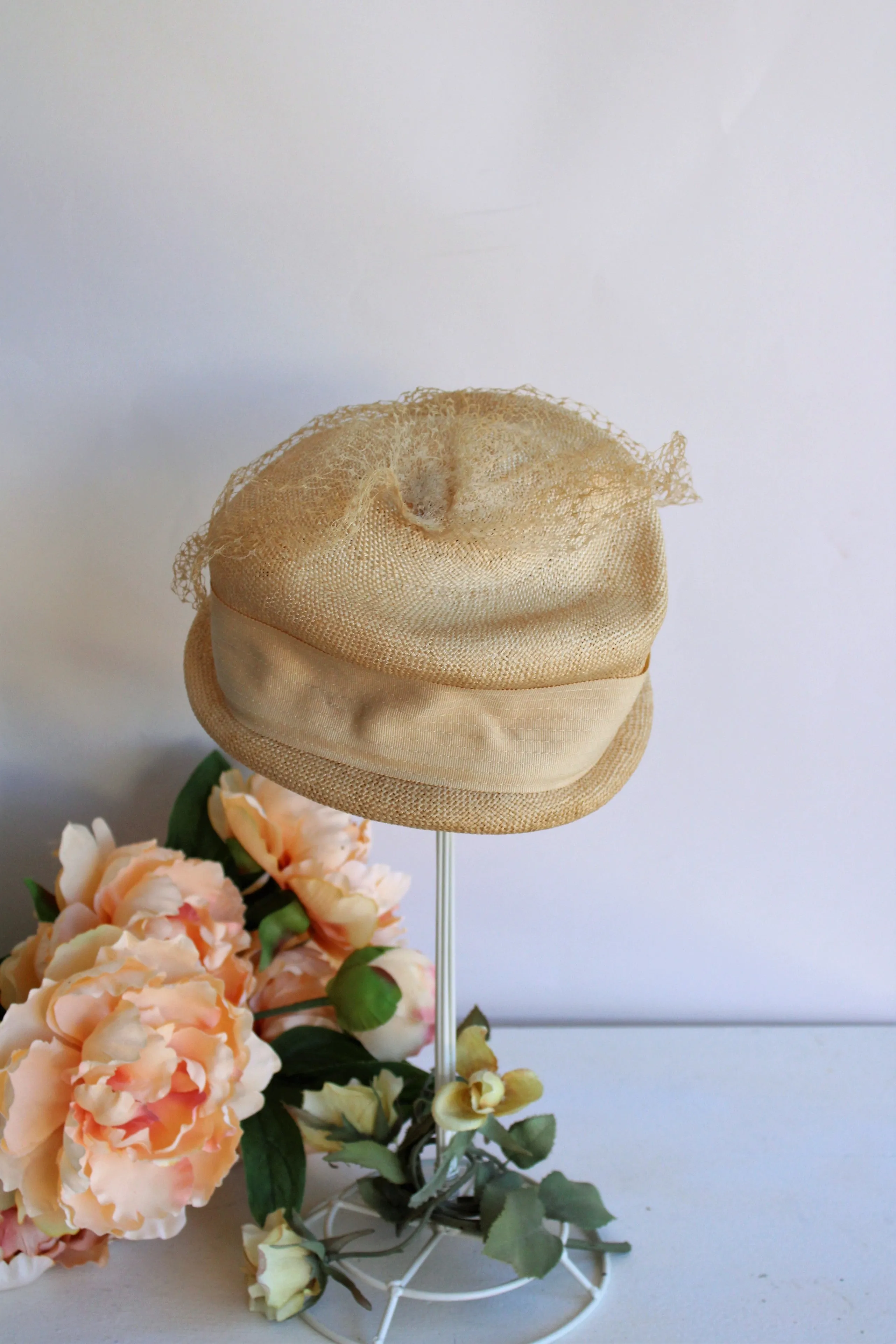 Vintage 1950s Straw Cloche Hat with Veil and Bow