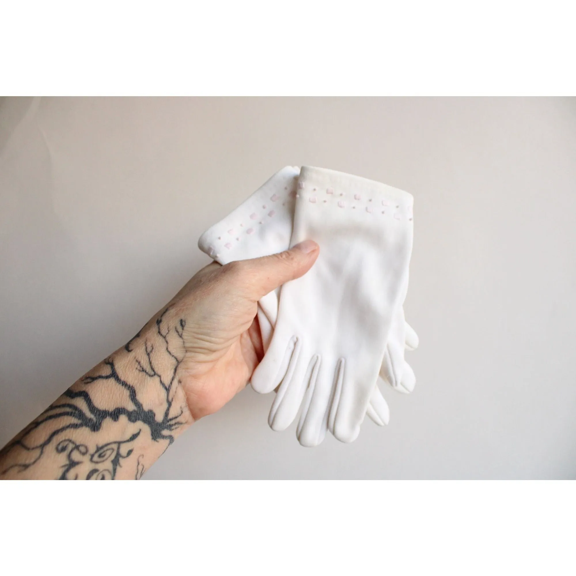 Vintage 1960s Gloves With Embroidery