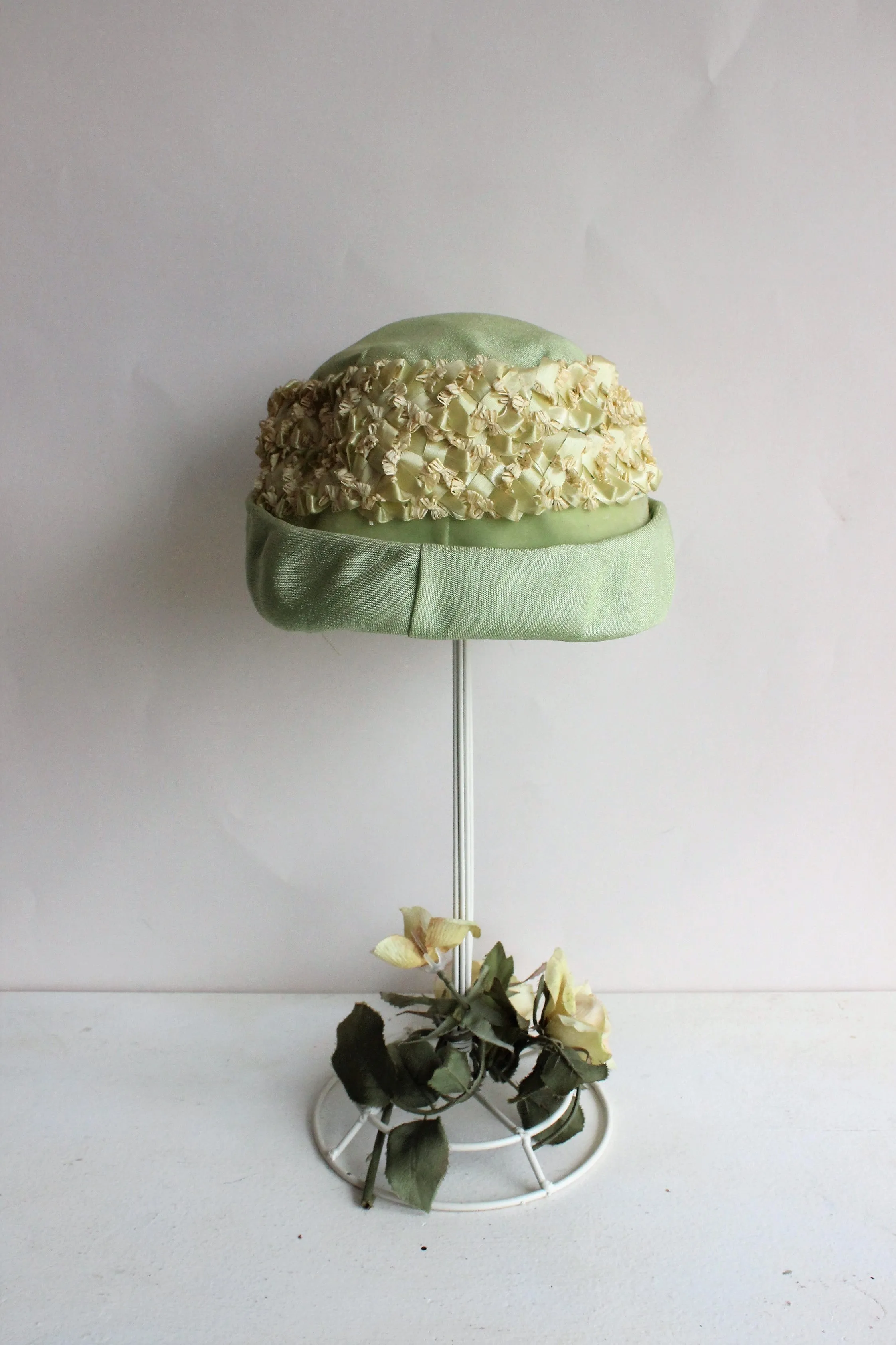 Vintage 1960s Green Cloche Hat With Straw Trim